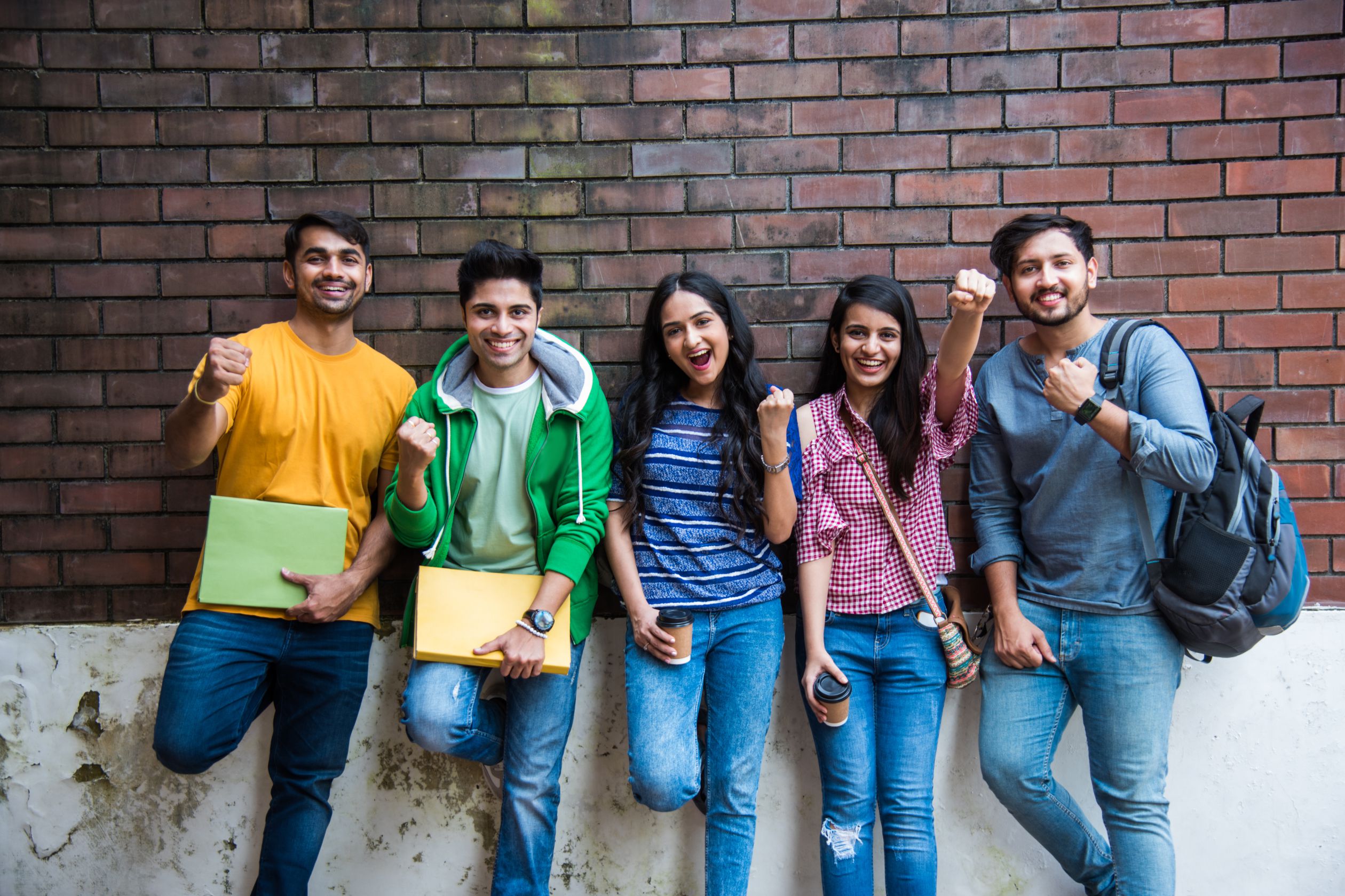 5 students giviing pose outside of the Tagore Educons admission consultancy in patna